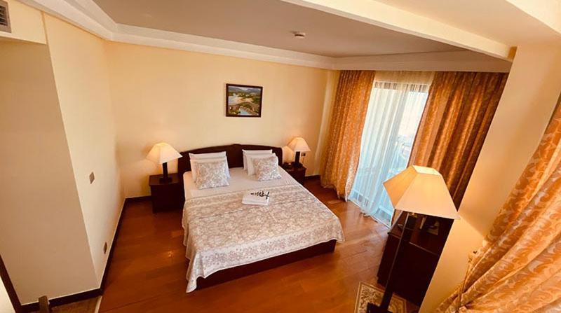 Vela Hotel Restaurant 格勒姆 外观 照片
