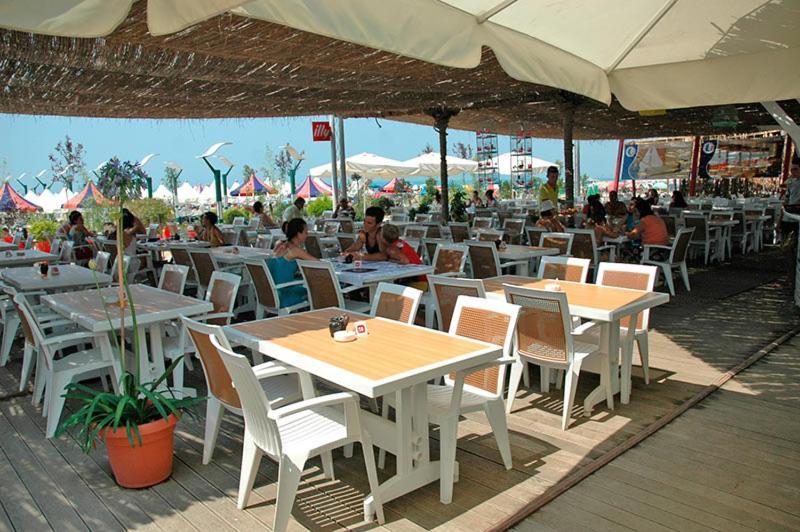 Vela Hotel Restaurant 格勒姆 外观 照片