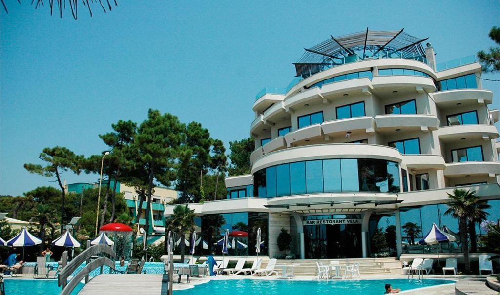 Vela Hotel Restaurant 格勒姆 外观 照片
