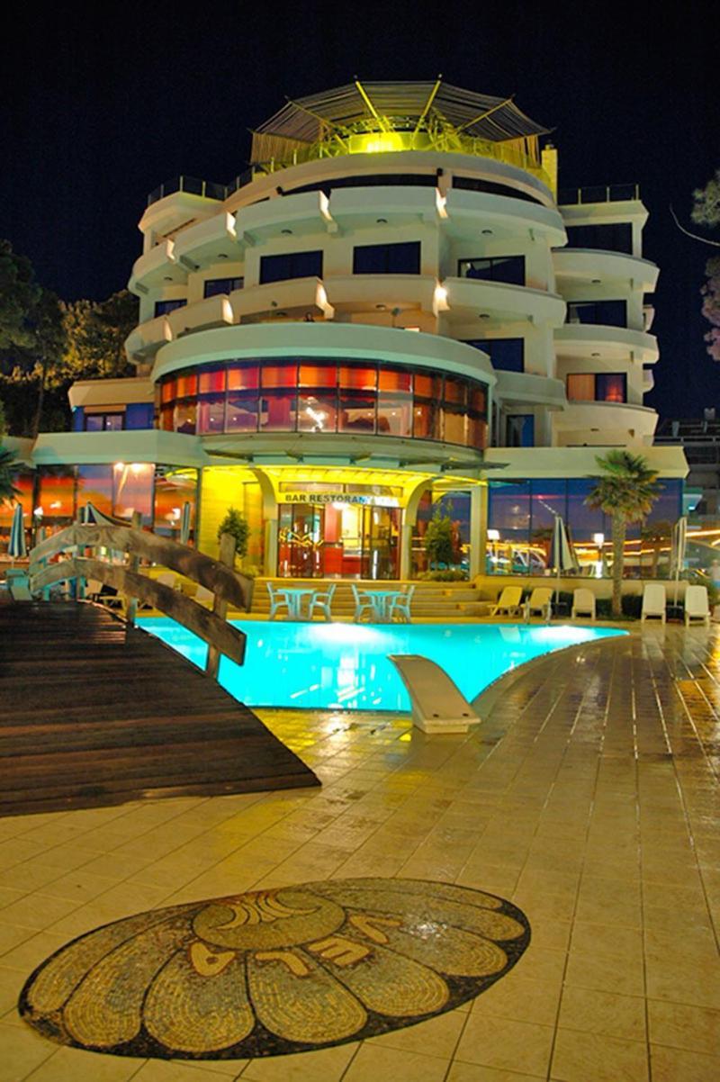 Vela Hotel Restaurant 格勒姆 外观 照片
